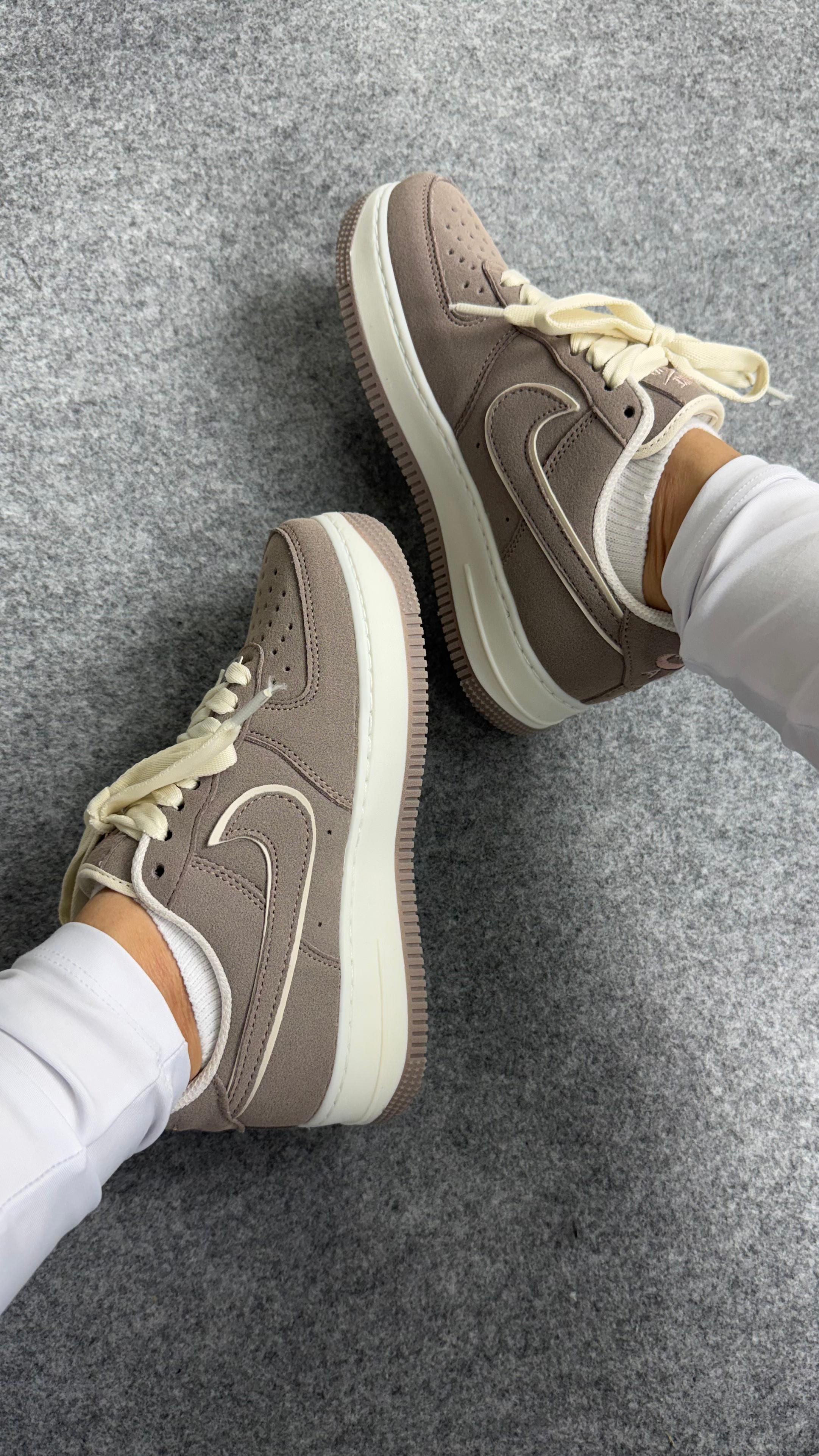 Nike Air Force 1 nobuck