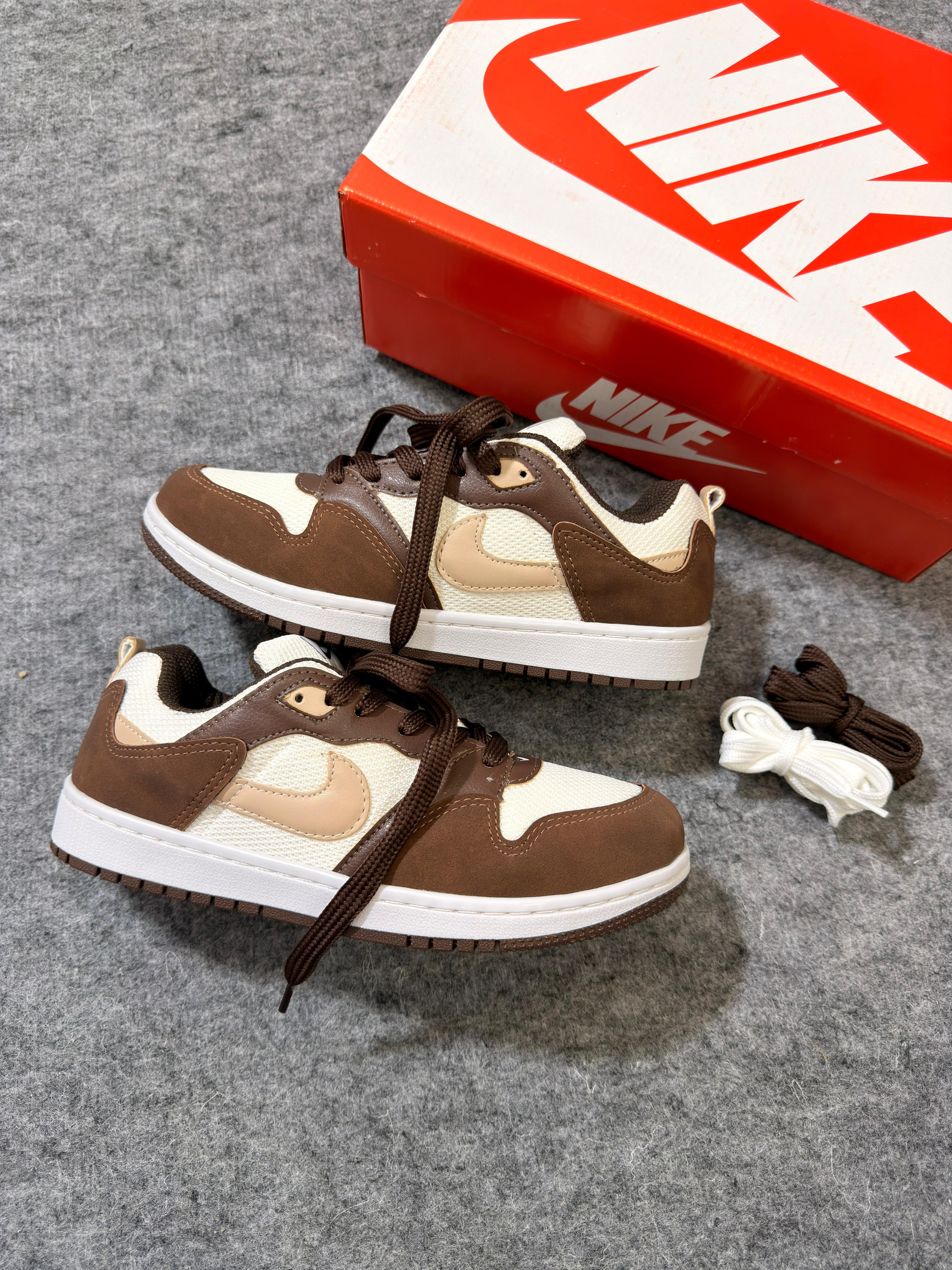 Tênis Nike Dunk Low - Em camurça 